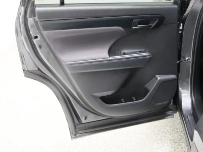 2025 Toyota Highlander FWD - Photo 26