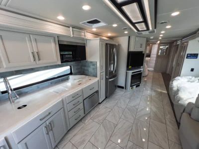 2027 Fleetwood DISCOVERY — photo 8 view