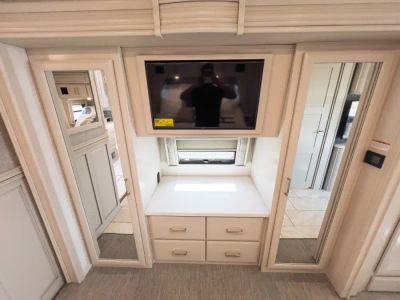 2027 Fleetwood DISCOVERY — photo 13 view