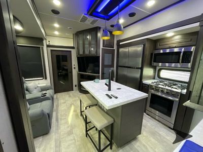 2022 Grand Design Momentum M-Class - Photo 21