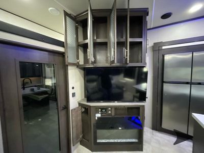 2022 Grand Design Momentum M-Class - Photo 34