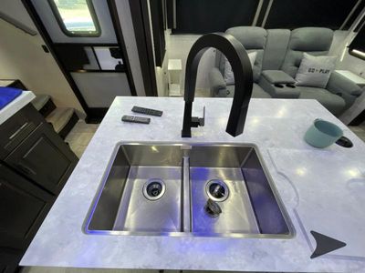2022 Grand Design Momentum M-Class - Photo 47