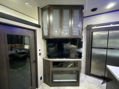 2022 Grand Design Momentum M-Class - Photo 33
