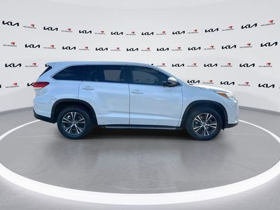 2018 Toyota Highlander — photo 9 view