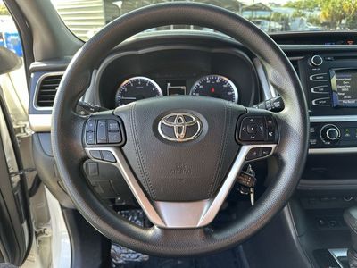 2018 Toyota Highlander — photo 11 view
