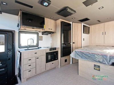 2025 Grand Design Lineage Series M - Photo 8