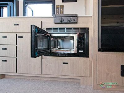 2025 Grand Design Lineage Series M - Photo 17