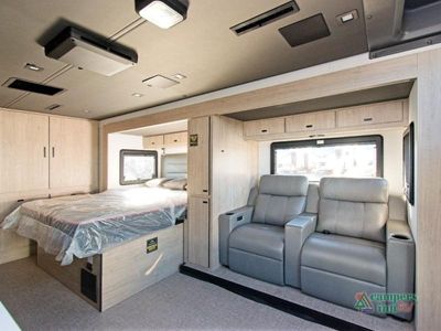 2025 Grand Design Lineage Series M - Photo 6
