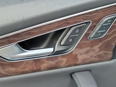 2020 Audi Q8 - Photo 18