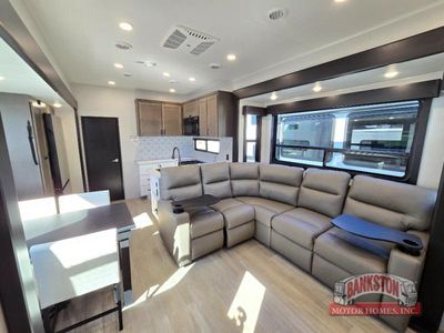 2026 Cyclone 3913 - Photo 8
