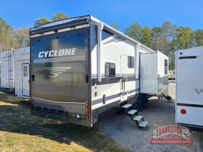 2026 Cyclone 3913 - Photo 4