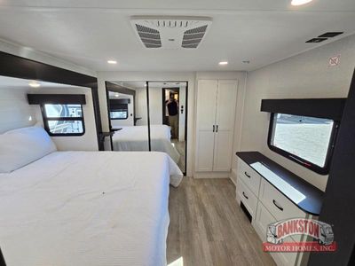 2026 Cyclone 3913 - Photo 34