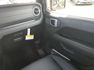 2026 Jeep Gladiator - Photo 18