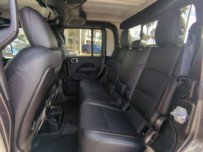 2026 Jeep Gladiator - Photo 15