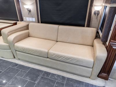 2011 Newmar King Aire — photo 8 view
