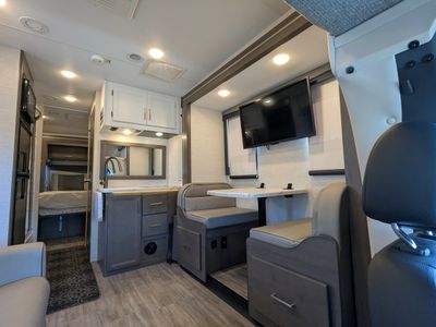 2024 Thor Motor Coach Four Winds Sprinter — photo 15 view