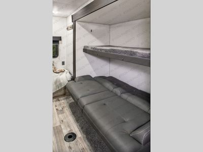 2022 Venture RV SportTrek — photo 7 view