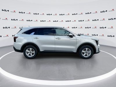 2026 Kia Sorento — photo 9 view