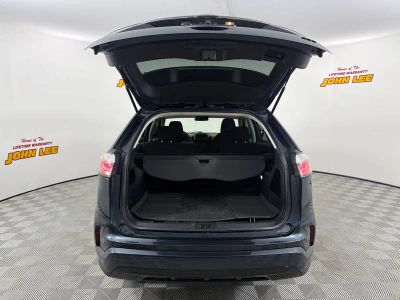 2022 Ford Edge — detail view