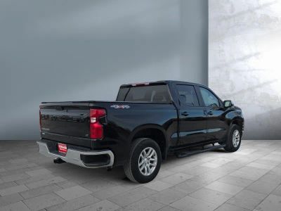 2021 Chevrolet Silverado 1500 — engine compartment view