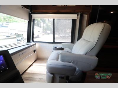 2023 Winnebago Forza - Photo 25