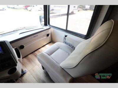 2023 Winnebago Forza - Photo 21