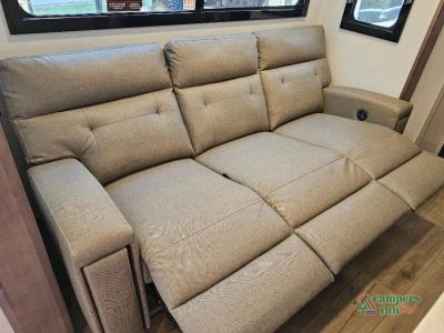 2026 Alliance RV Valor All-Access — photo 33 view