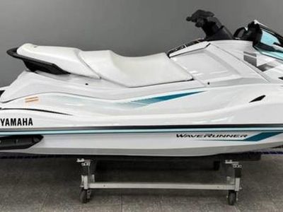 2025 Yamaha VX in WHITE — front three-quarter view