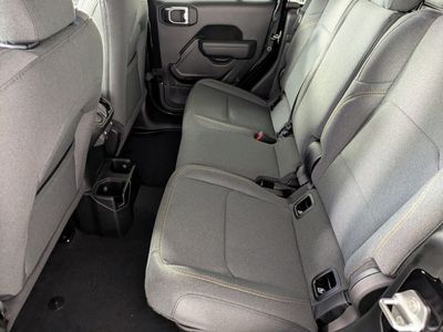 2026 Jeep Gladiator — photo 13 view