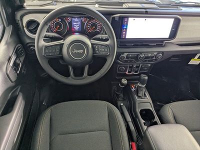 2026 Jeep Gladiator — photo 12 view