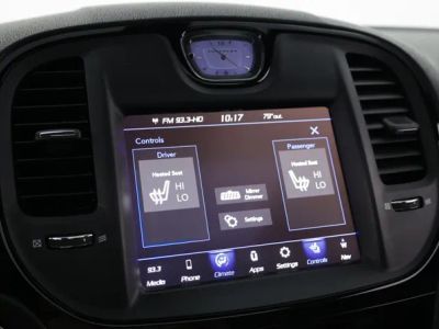 2022 Chrysler 300 - Photo 30