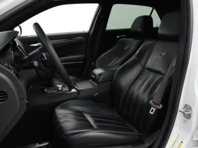 2022 Chrysler 300 - Photo 22