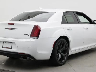 2022 Chrysler 300 - Photo 9