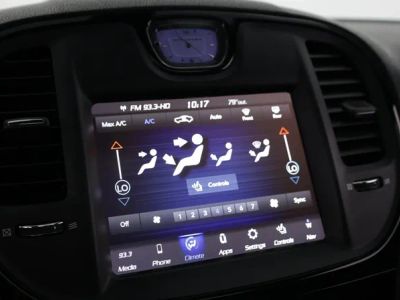 2022 Chrysler 300 - Photo 29