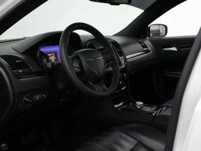 2022 Chrysler 300 - Photo 18