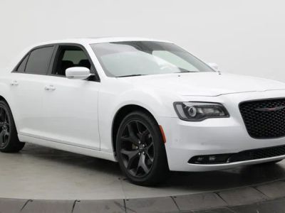 2022 Chrysler 300 - Photo 3