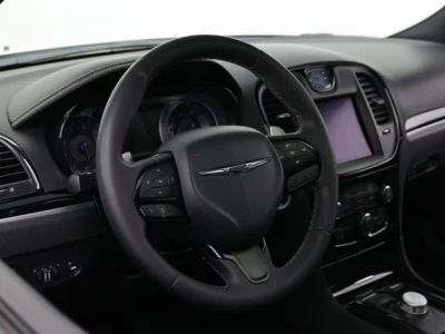 2022 Chrysler 300 - Photo 16