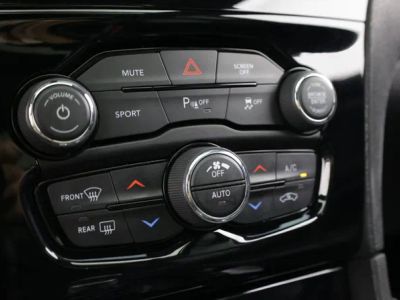 2022 Chrysler 300 - Photo 28