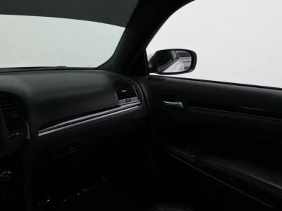 2022 Chrysler 300 - Photo 40