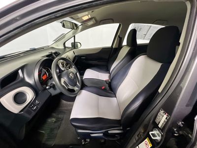 2013 Toyota Yaris - Photo 12