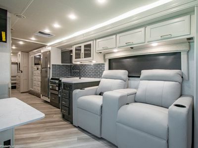 2026 Holiday Rambler Invicta — photo 16 view
