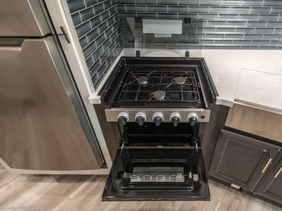 2026 Holiday Rambler Invicta — photo 25 view