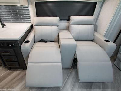 2026 Holiday Rambler Invicta — photo 18 view