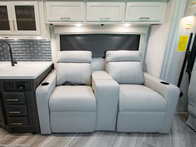 2026 Holiday Rambler Invicta — photo 17 view
