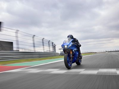 2025 Yamaha YZF-R7 - Photo 16