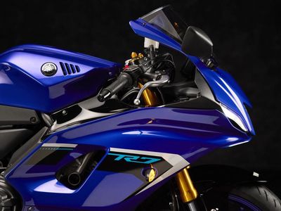 2025 Yamaha YZF-R7 - Photo 11