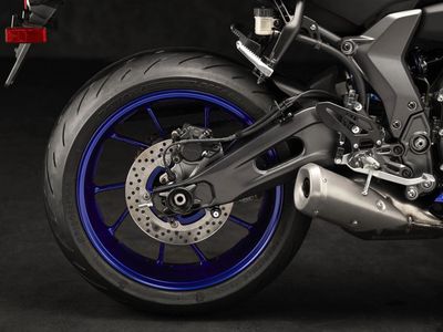 2025 Yamaha YZF-R7 - Photo 12