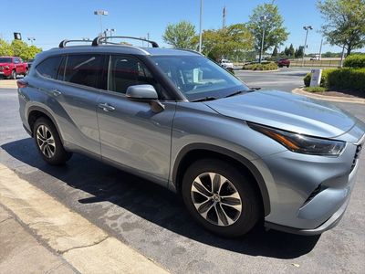2022 Toyota Highlander XLE - Photo 2