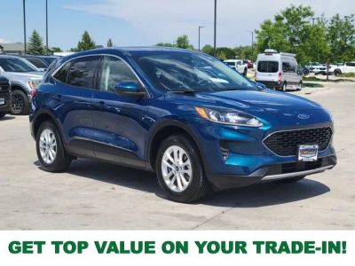 2020 Ford Escape SE in Green Metallic — front three-quarter view