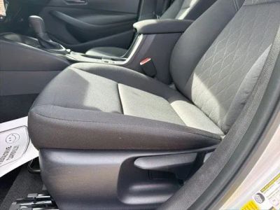 2025 Toyota Corolla - Photo 10